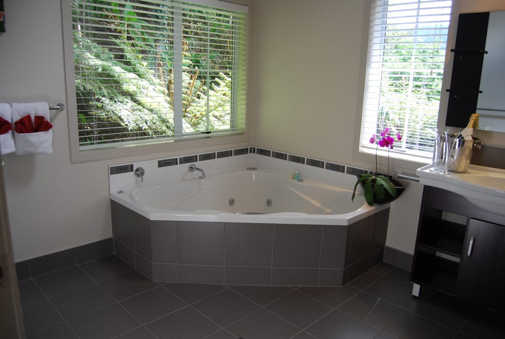 Spa Bath Suite Anchor Lodge Coromandel